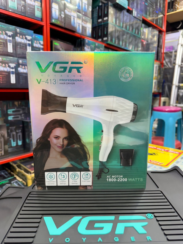 سشوار حرفه ای وی جی آر مدل V-413 با باد سرد و متمرکزکننده